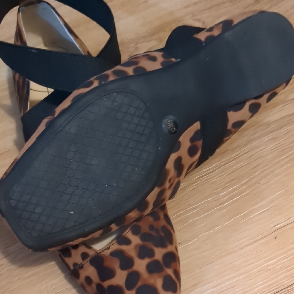 Jessica Simpson Leopard Print Ballet Flats with Black ElasticStraps - Picture 7 of 11